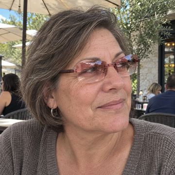 Rose tint smart zoom reading glasses outdoor cafe portrait